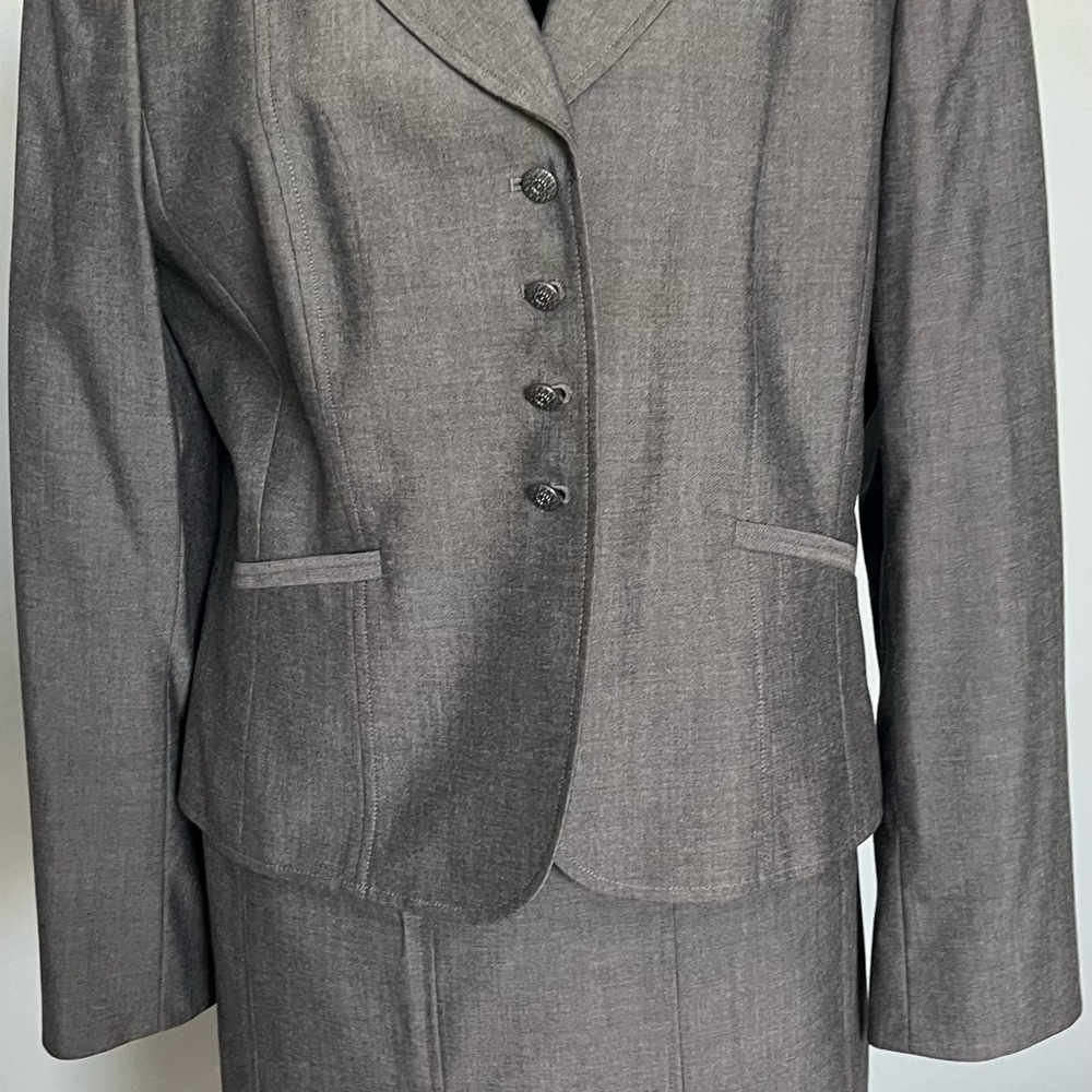 2 Piece Tahari Arthur S. Levine Women’s Blazer & Skirt Elegant Women’s Size 12